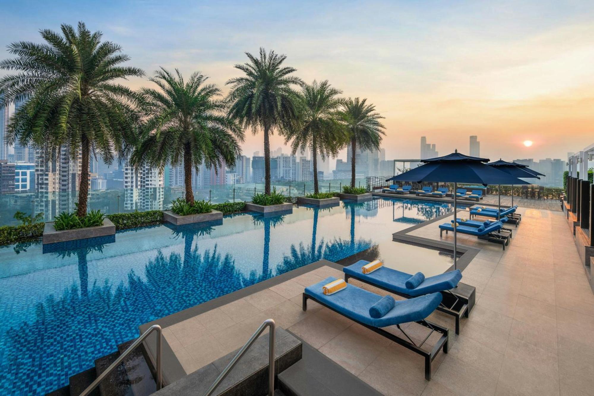 Hotel The St. Regis Bombay Exterior foto The swimming pool at the hotel